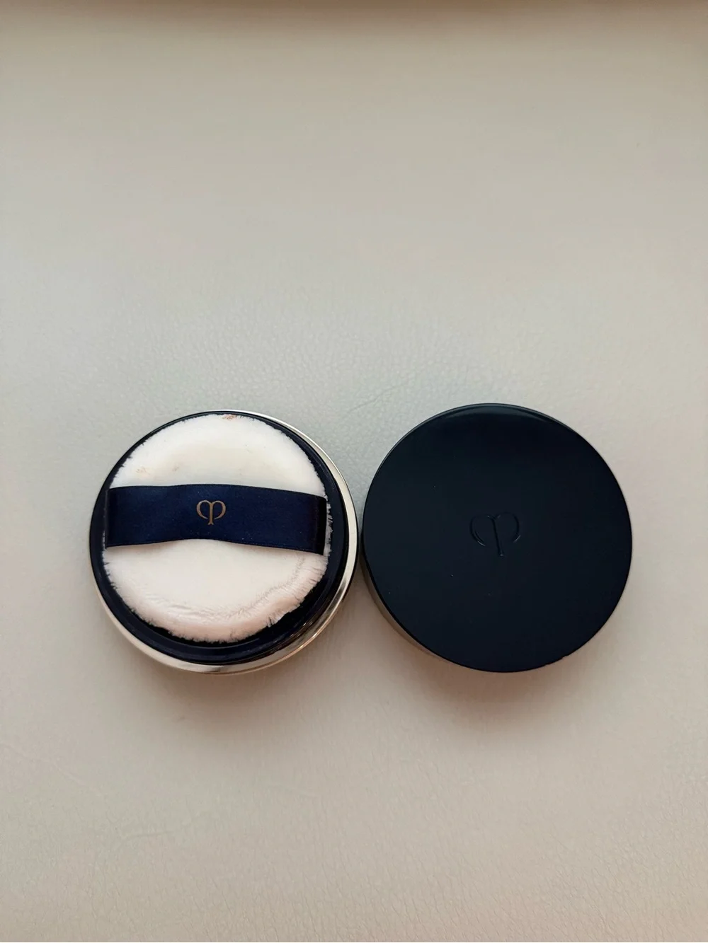 Cle De Peau Beaute Translucent Loose Powder 01